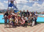 Игорь Николаев продолжает радовать детвору походами в аквапарк